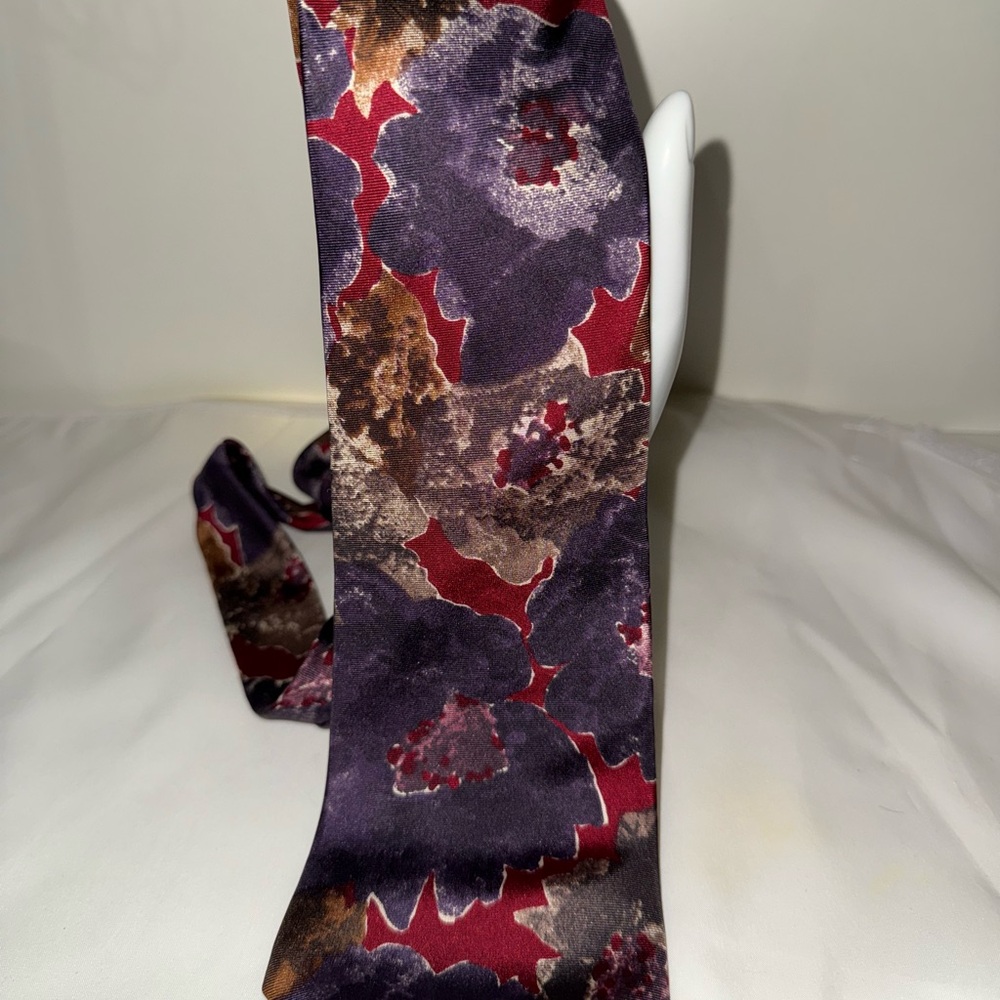 Floral Patterned Silk Tie in Red and Purple
